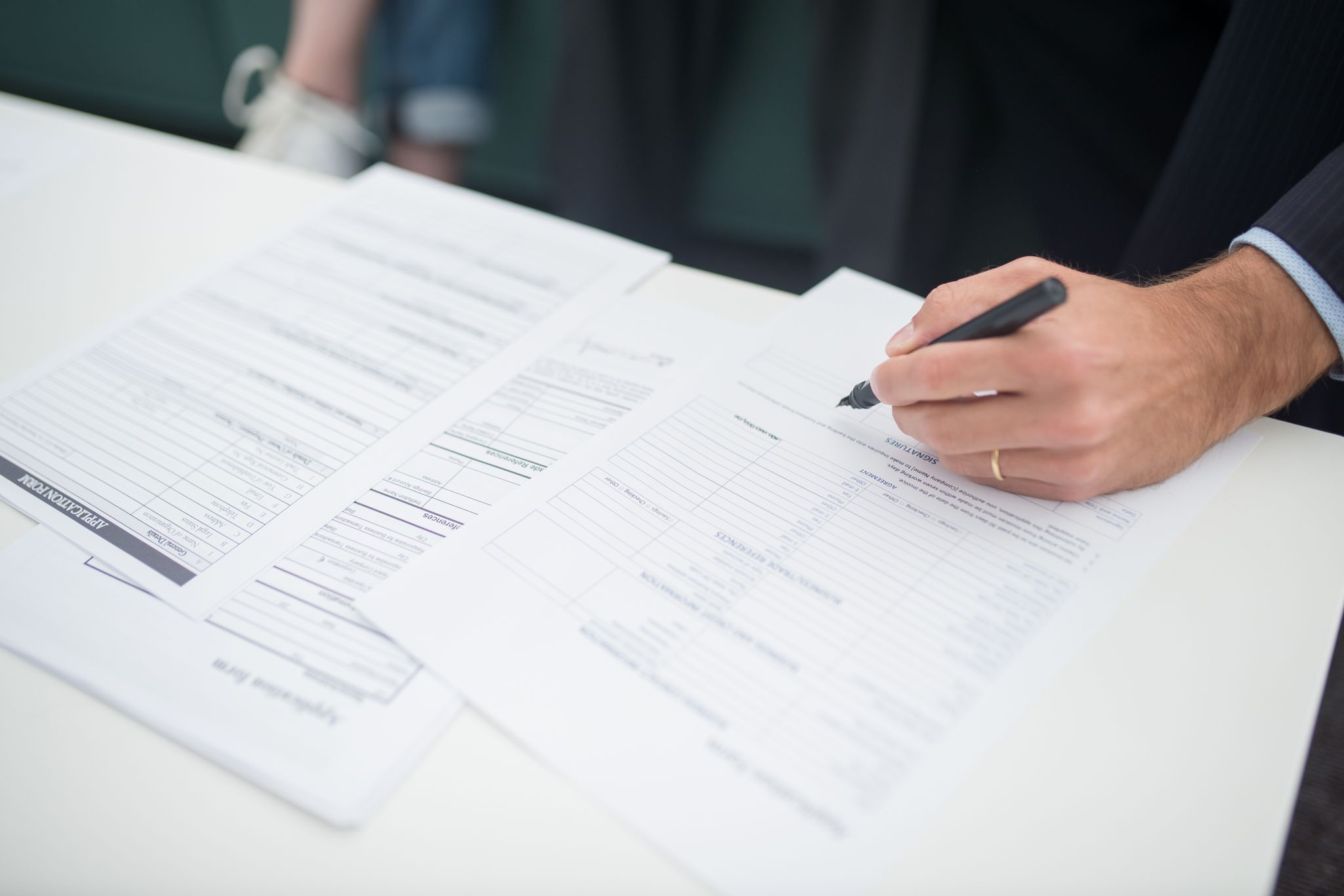 Mobile notary assisting a business client with document notarization in Phoenix